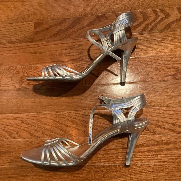 Silver Ralph Lauren heels - Picture 6 of 8